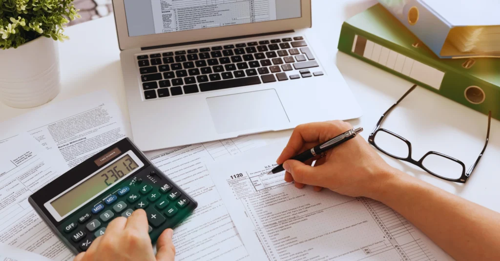 Declarar tarde vs no declarar en EE. UU.: diferencias y consecuencias reales ante el IRS