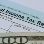 Decisión entre declarar impuestos ahora o esperar antes del 15 de abril